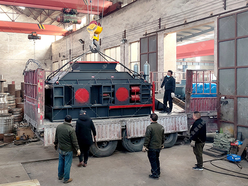 1500x800直連式液壓對輥破碎機發(fā)往新疆